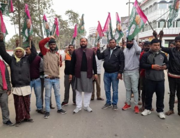 किसानों के राष्ट्रव्यापी चक्का जाम आंदोलन के समर्थन में जन अधिकार पार्टी शांतिपूर्ण तरीके से उतरी सड़कों पर