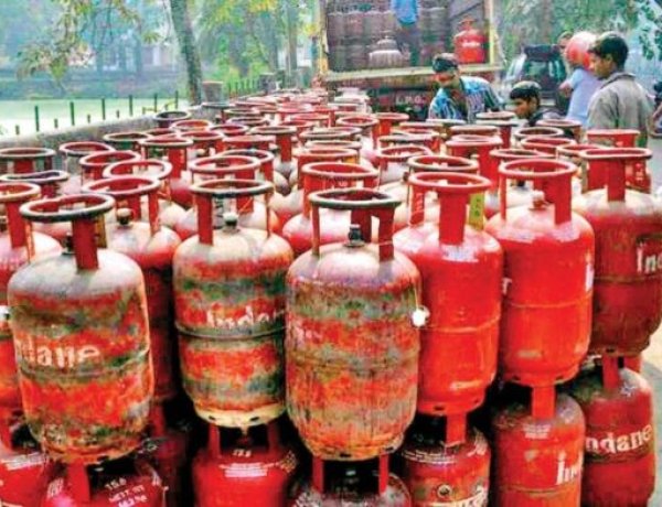 1 नबंवर से एलपीजी सिलिंडर की डिलिवरी लेने से पहले ओटीपी बताना अनिवार्य