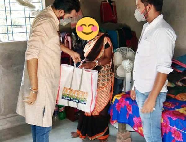 एनएसयूआई का सेवा कार्य जारी, नाई समाज के बीच किया राशन वितरित