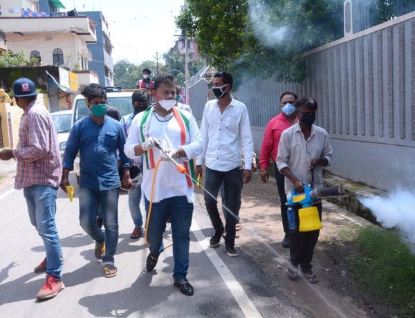 कोरोना से बचाव के लिए प्रोफेशनल कांग्रेस ने चलाया फाॅगिंग ड्राइव