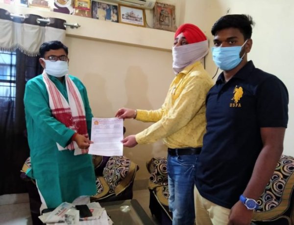 पत्रकार सुरक्षा कानून सहित अन्य मांगों को लेकर बिहार के मंत्री आलोक रंजन को एआइएसएम जेडब्लूए ने सौंपा ज्ञापन