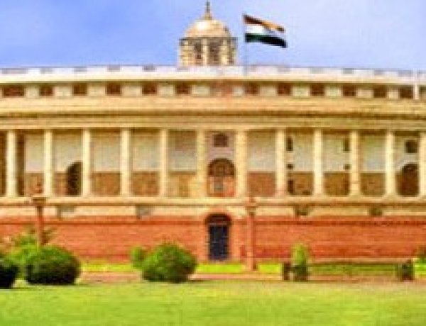 राज्यसभा : विपक्ष का हंगामा जारी, कार्यवाही दोपहर दो बजे तक स्थगित