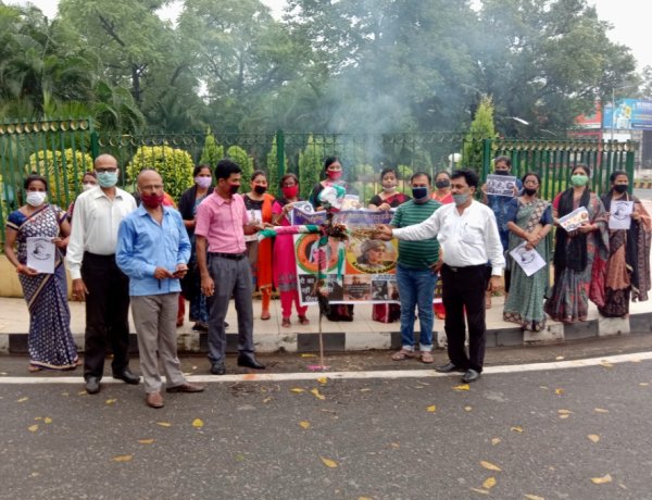 अखिल भारतीय क्षत्रिय महासभा ने फूंका संजय राउत का पुतला