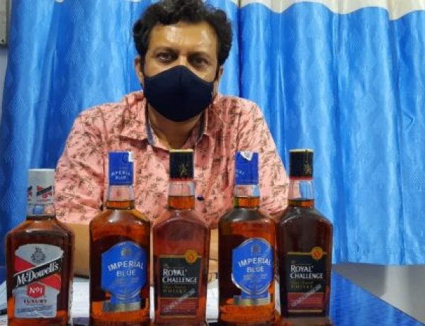 जांच चौकी सूर्यमंडल से 1050 बोतल विदेशी शराब जप्त, चालक गिरफ्तार