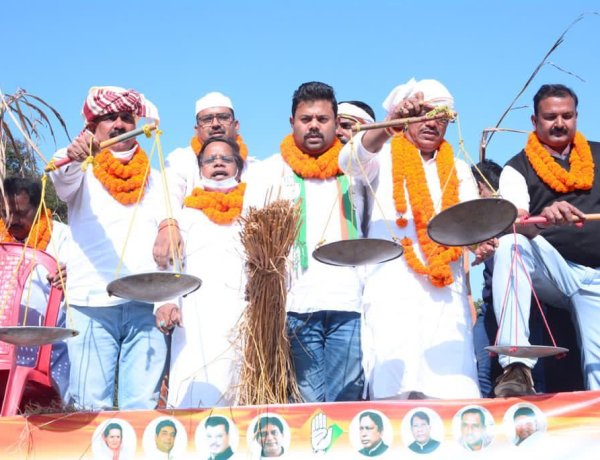 कृषि कानून के खिलाफ कांग्रेसियों ने निकाली ट्रैक्टर रैली, विधेयक को बताया किसान विरोधी