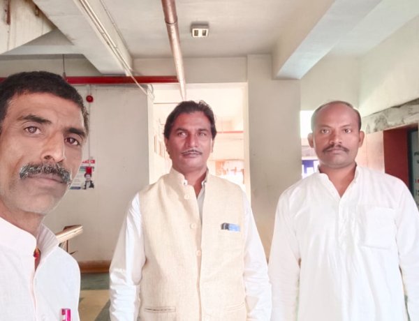 ऑटो चालक महासंघ का प्रतिनिधिमंडल मिला यातायात एसपी से, समस्याओं से कराया अवगत