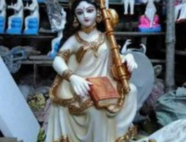 माता सरस्वती ज्ञान, कला और स्वर की अधिष्ठात्री देवी
