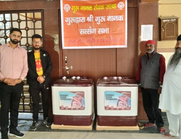 गुरुनानक सेवक जत्था ने जरूरतमंद परिवारों को धनतेरस पर वाशिंग मशीन प्रदान कर उनके चेहरों पर खुशियां बिखेरी