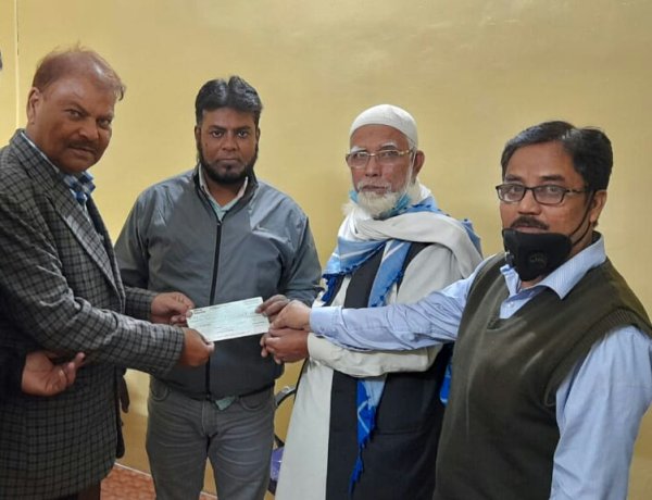 अंजुमन इस्लामिया अस्पताल को एजाज अहमद ने दिए दो लाख