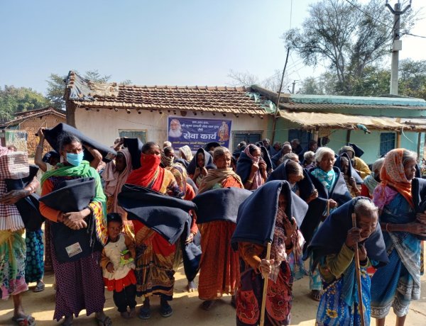 मानव सेवा की मिसाल पेश कर रहे हैं संत सदानंद जी महाराज के शिष्यगण