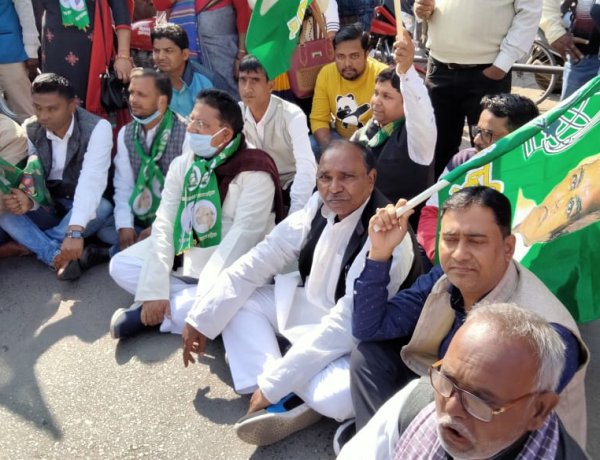 कृषि विधेयक के खिलाफ राजद उतरा सड़कों पर, भारत बंद का किया समर्थन