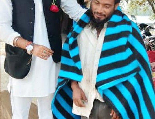 एनएसयूआई के प्रदेश उपाध्यक्ष ने अनूठे अंदाज में मनाया जन्मदिन, गरीबों के बीच बांटे कंबल