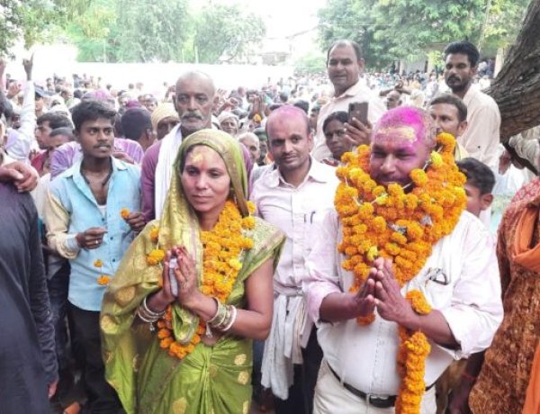 अतरी प्रखण्ड के धुसरी पंचायत से रिंकु देवी ने मुखिया पद पर नामांकन किया