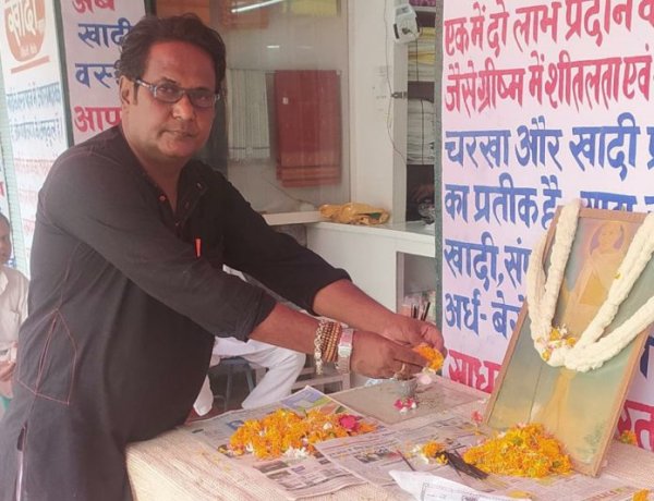 गांधी जयंती पर खादी भंडार केंद्रों पर दी जा रही है 20% की छूट:-मंत्री सुनील कुमार