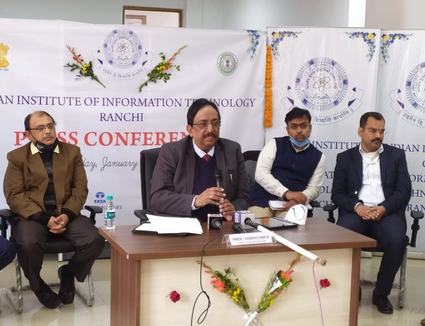 शिक्षा के साथ-साथ छात्रों के कौशल विकास के लिए भी कृत-संकल्प है ट्रिपल आईटी : प्रो. विष्णु प्रिये