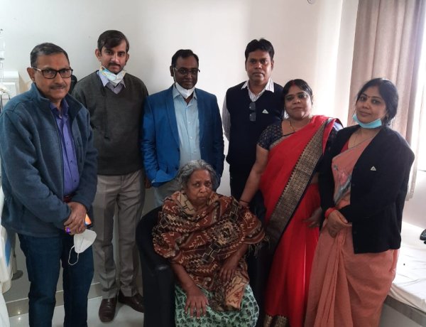 राज अस्पताल के चिकित्सकों ने महिला के पेट से निकाला 15 किलो का ट्यूमर