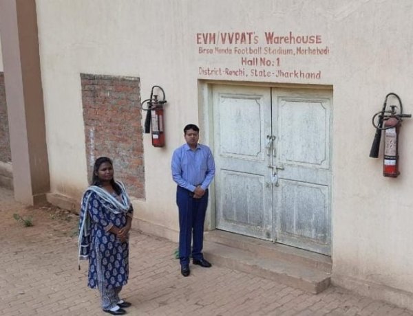 उपायुक्त ने किया ईवीएम वेयर हाउस का मासिक निरीक्षण