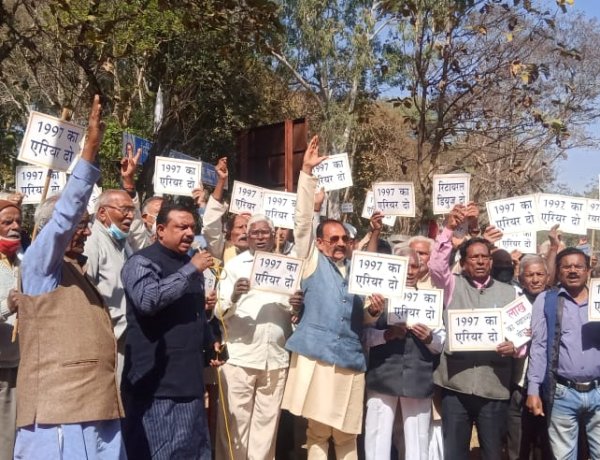 एचईसी के रिटायर्डकर्मियों का महाधरना समाप्त