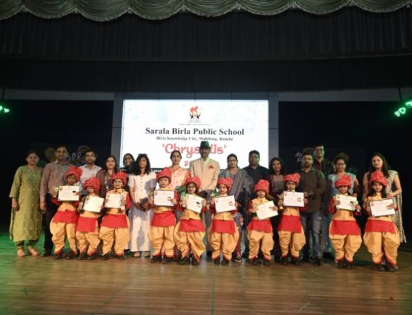 सरला बिरला पब्लिक स्कूल, रांची में ग्रेजुएशन डे ‘क्रिसालिस’ संपन्न