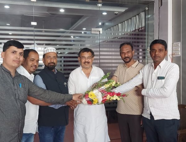 अब्दुल वाहिद खान के जन्मदिन पर शुभचिंतकों ने दी मुबारकवाद