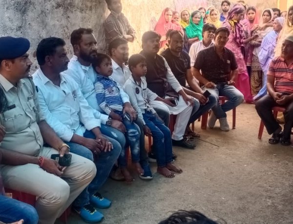 50 लाख मुआवजा और एक नौकरी दे सरकार: चुन्नू खान