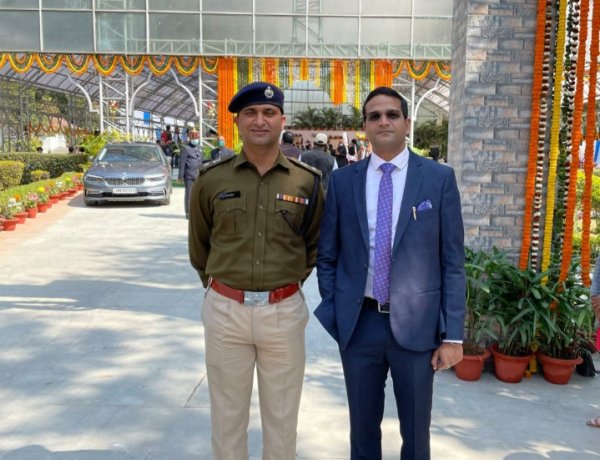 हर्षोल्लास के साथ लोगों ने मनाया पर्व