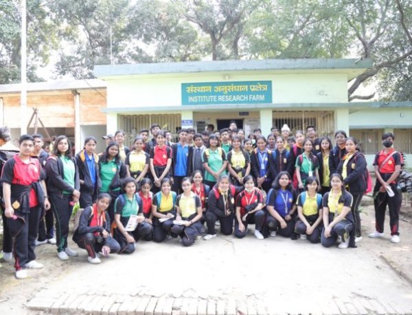 फ्यूचर लाइन कोचिंग सेंटर में देश के 74 वें गणतंत्र दिवस एवं सरस्वती पूजा समारोह का भव्य आयोजन:-मो. दाऊद