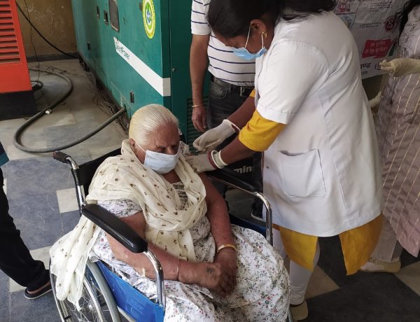 गुरु नानक सेवक जत्था द्वारा नि:शुल्क कोविड वैक्सिनेशन कैम्प आयोजित