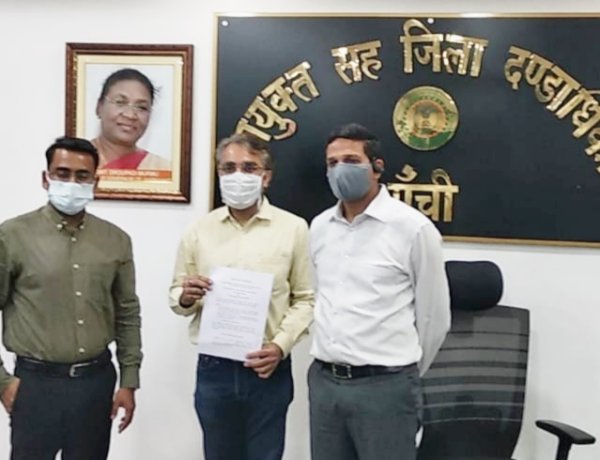 जांबाज कोरोना योद्धा के रूप में भूमिका निभा रहे हैं रांची के उपायुक्त छवि रंजन