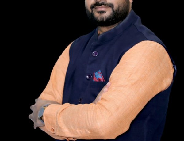 इमरजेंसी कोविड केयर सेंटर के लिए समाजसेवी अनिल यादव ने दो मंजिला भवन निःशुल्क देने की घोषणा की