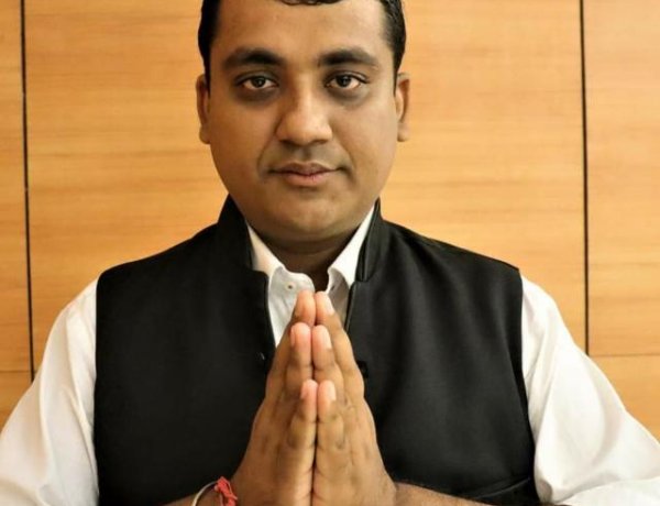 मुनाफाखोरी और कालाबाजारी करने वालों पर सख्त कार्रवाई करे सरकार : दीपेश निराला