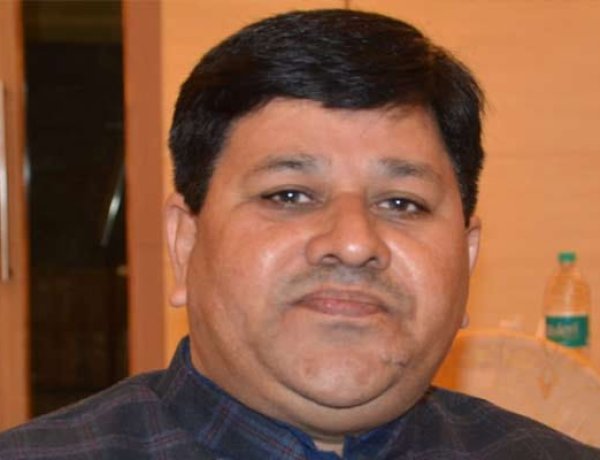 निजी स्कूलों की मनमानी पर रोक लगाए सरकार, अन्यथा न्यायालय की शरण में जाएंगे : अजय राय