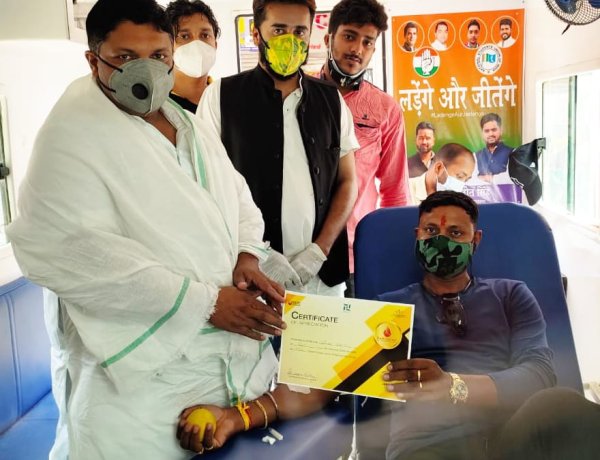 एनएसयूआई ने लगाया रक्तदान शिविर