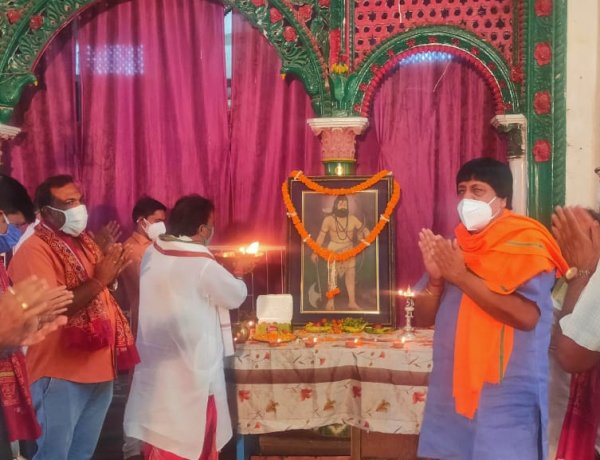 भगवान श्री परशुराम जयंती के अवसर पर मनाया दीपोत्सव, महामारी से मुक्ति के लिए कामना की