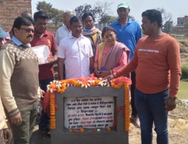विधायक राजेश कच्छप ने तालाब की सीढ़ी और ग्रामीण सड़क का शिलान्यास किया