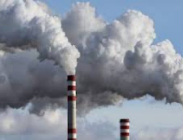 वायु प्रदूषण के खिलाफ़ मज़बूत नीतियां बढ़ा सकती हैं आपकी जिंदगी