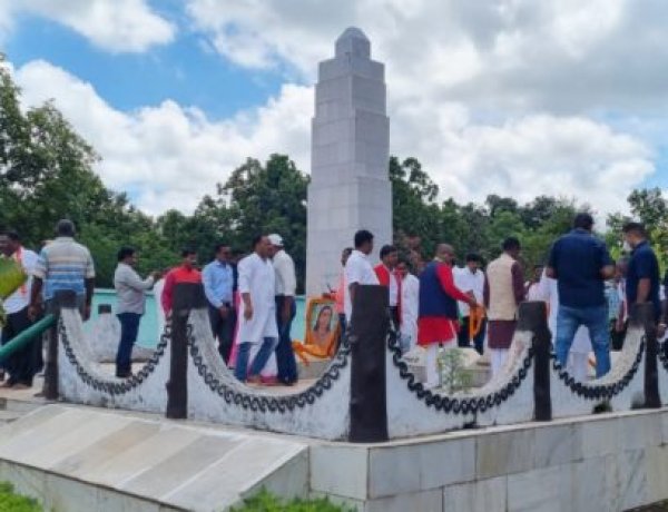 झारखंड के वीरों की गाथा कहता है सेरेंगसिया घाटी का शहीद स्मारक
