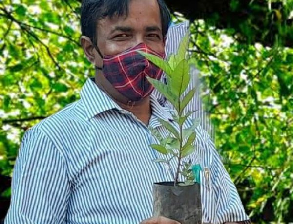 पर्यावरण प्रेमी तुषार कांति ने पांच हजार पौधे लगाकर बनाया कीर्तिमान