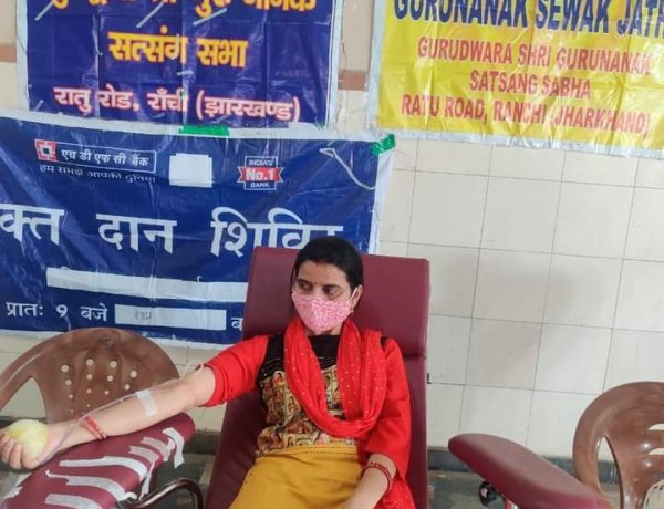 गुरुनानक सेवक जत्था के रक्तदान शिविर में युवाओं में दिखा उत्साह, पांच युवतियां सहित 34 लोगों ने किया रक्तदान