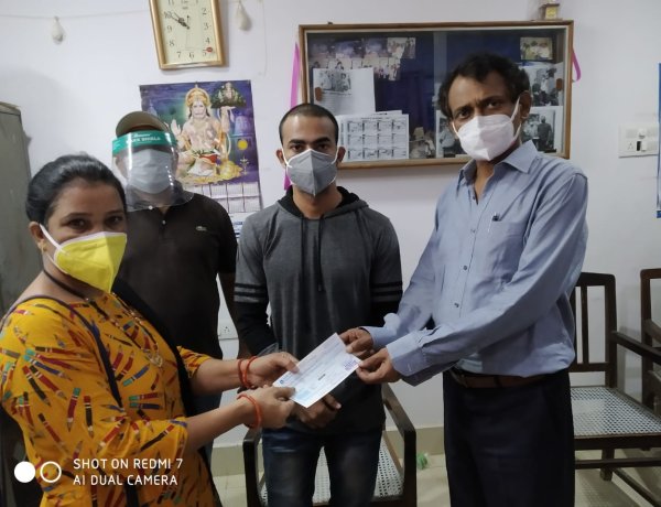 कोरोना संक्रमित होकर मृत अधिकारियों के आश्रितों को सीसीएल ने दी ओबीएस की राशि