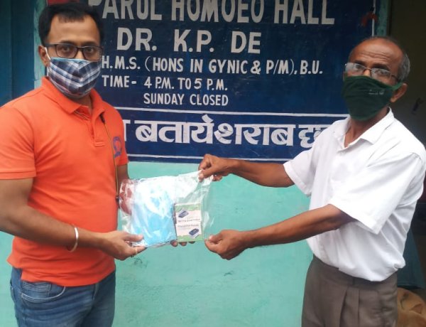 महर्षि सेवा संस्थान ने किया ऑक्सीमीटर और मास्क का वितरण