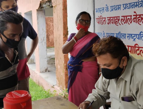 सिंदरी बस्ती में चलाया गया स्वास्थ्य जांच अभियान