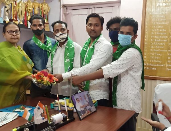 नौजवान एकता कमेटी और छात्र मोर्चा ने डोरंडा काॅलेज की नवनियुक्त प्राचार्य डॉ.जेबा का किया अभिनंदन