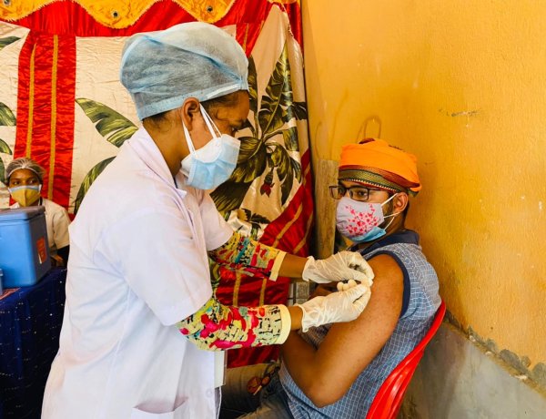 कोरोना से जंग जीतने में कारगर हथियार है टीकाकरण : संजीव विजयवर्गीय