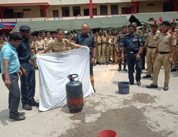 एसडीआरएफ ने आपदा से बचाव की ट्रेनिंग दी, एनसीसी कैडेट्स को आपदा के दौरान जानमाल के बचाव के लिए बताया तरीका