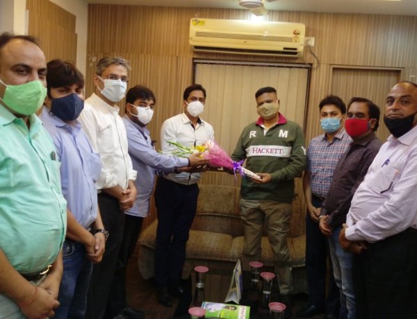 चेंबर ने रांची के निवर्तमान ट्रैफिक एसपी अजीत पीटर डुंगडुंग को किया सम्मानित