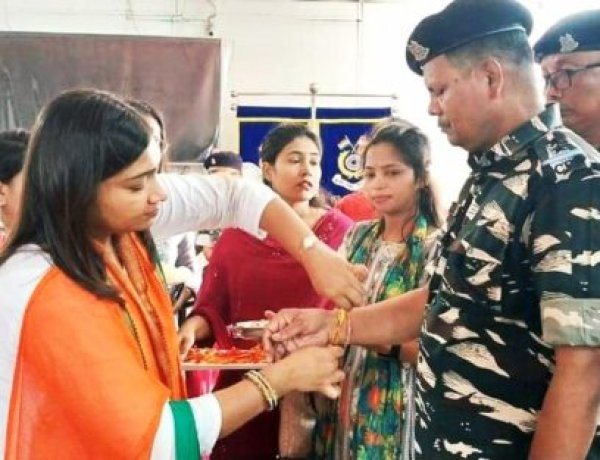 ‘देश के जवानों की कलाइयों पर ओजस्विनी का रक्षासूत्र’ कार्यक्रम हर्षोल्लासपूर्वक सम्पन्न:-डॉ. रश्मि