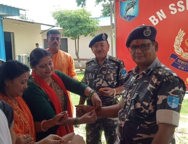 एसएसबी जवानों की सूनी कलाईयों पर बांधी राखी, महिलाओं ने जवानों की आरती उतार बांधी राखी, अपनी और भारत माता की रक्षा का लिया वचन