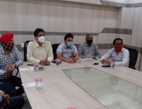 वेडिंग इंडस्ट्री से जुड़े व्यापारियों के साथ चैंबर की बैठक आयोजित