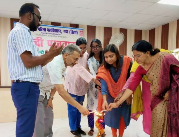 जीबीएम कॉलेज में हिन्दी पखवाड़ा के तहत हिन्दी दिवस समारोह का मनमोहक आयोजन, हिन्दी की कक्षाओं में नियमित रूप से उपस्थित रहें छात्राएँ : प्रधानाचार्य